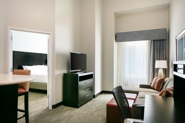 Staybridge Suites Des Moines Downtown image 3